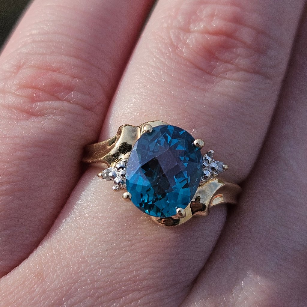 10k Yellow Gold Oval Blue Topaz Cocktail Statement Ring Size 7